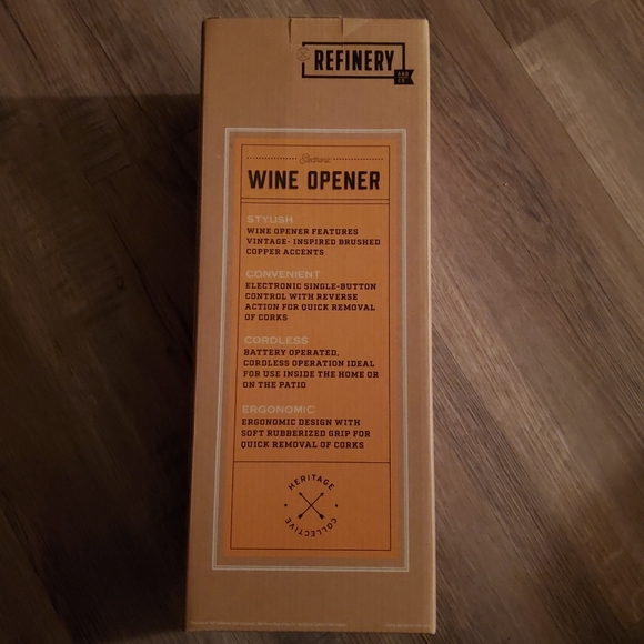 Refinery & Co Electronic wine opener - Picture 3 of 4